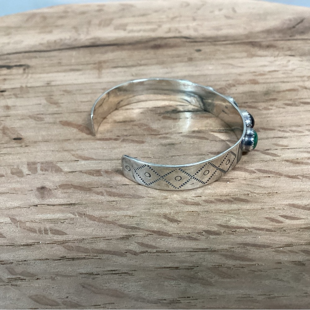 🟢 Vintage Navajo Style Sterling Cuff Bracelet - EUC - Beautiful Stones Sterling - Picture 11 of 16